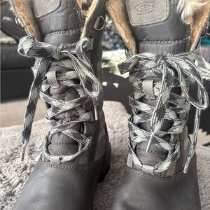 Keen Women's Black and Gray Winter Boots